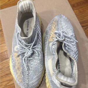 Adidas Yeezy Boost 350 V2 in Gray and Yellow Gently used Yeezy classic… like New